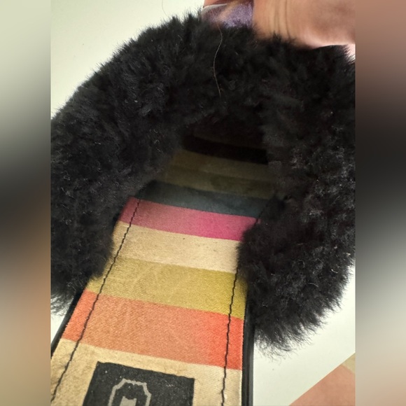 Coach slippers. Fits like size 7-7.5 - Picture 6 of 6